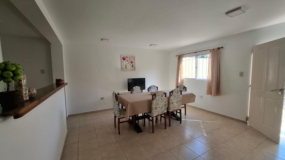 TV and multimedia, Kitchen or kitchenette, Living room, Seating area, Dining area