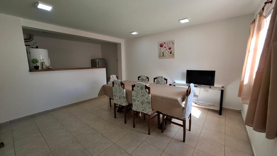 Casa Funes Duplex con Patio y Cochera a 5min del Estadio Kempes y 10min Aeropuerto Apartment in Cordoba