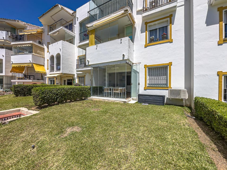 Property building, Day, Garden, Garden, Balcony/Terrace, Garden view