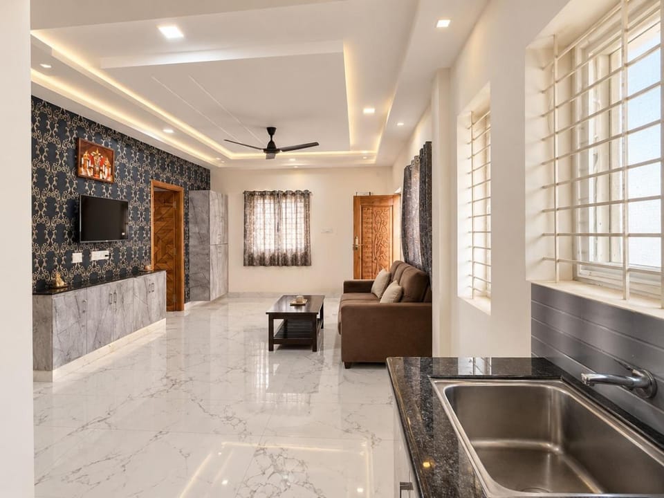 TV and multimedia, Kitchen or kitchenette, Living room, Seating area