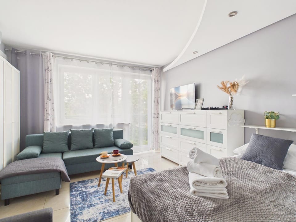 Bed, Seating area
