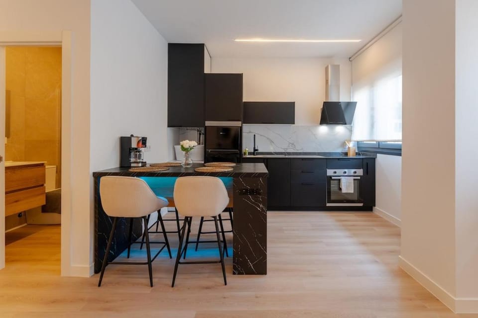 luxe apt parking train station green area Apartment in Santander