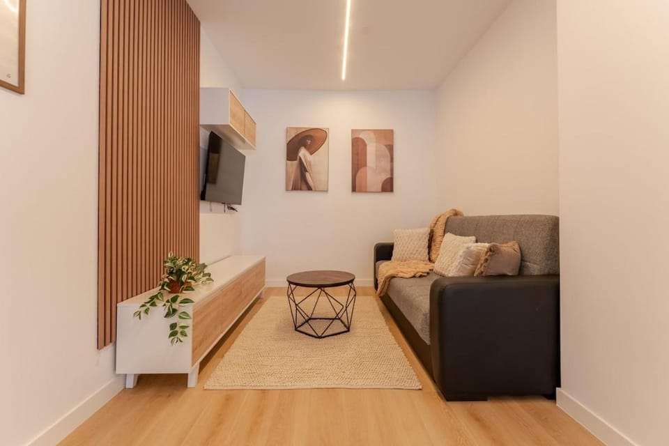luxe apt parking train station green area Apartment in Santander