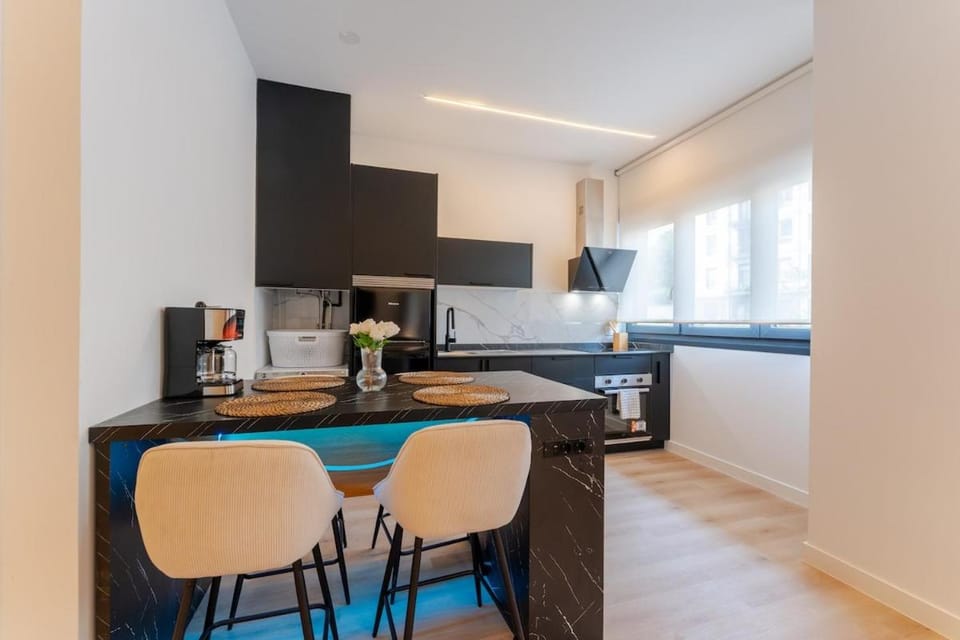 luxe apt parking train station green area Apartment in Santander