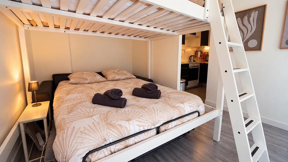 Bed, Photo of the whole room, Bedroom, bunk bed