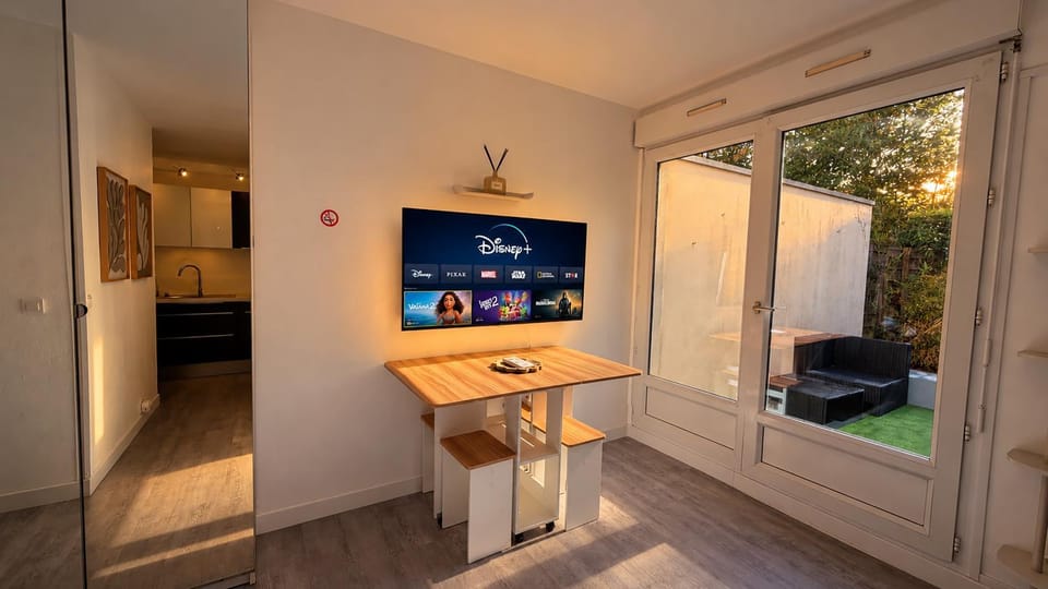 TV and multimedia, Dining area, Garden view