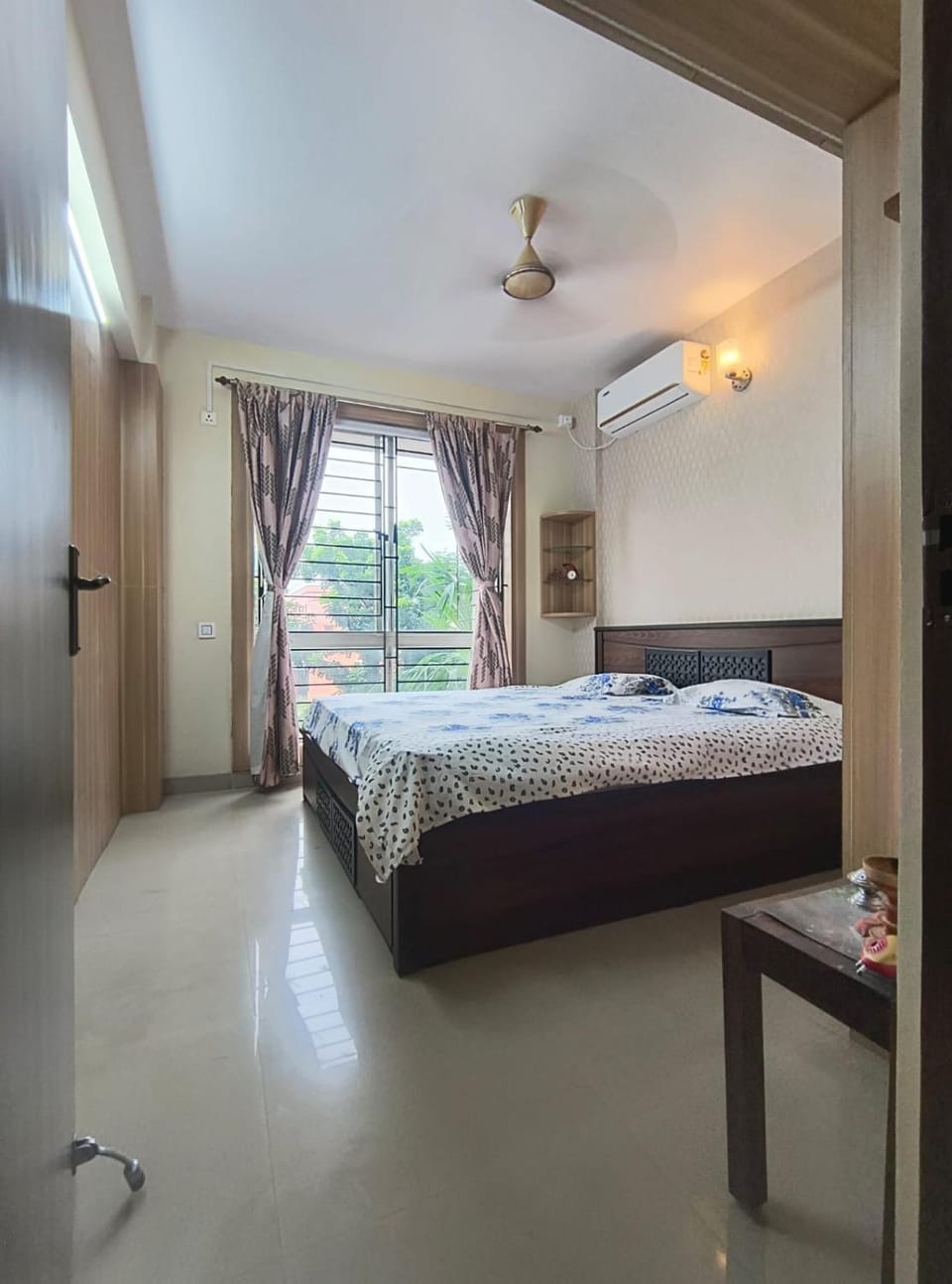 Riverside Calm-Charming, Airy Flat Near Ganges Apartment in Kolkata