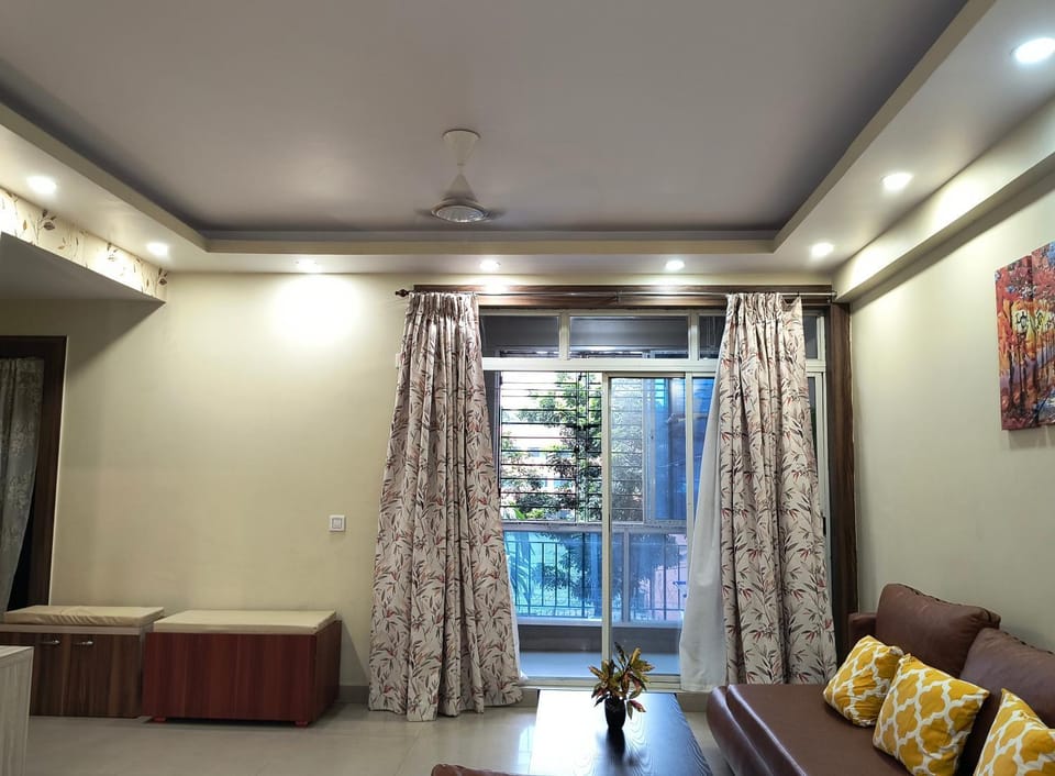 Riverside Calm-Charming, Airy Flat Near Ganges Apartment in Kolkata