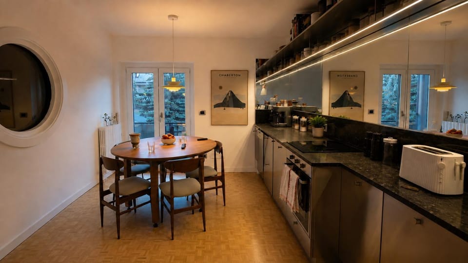 Coffee/tea facilities, Kitchen or kitchenette, Dining area, dishwasher, oven, stove, toaster