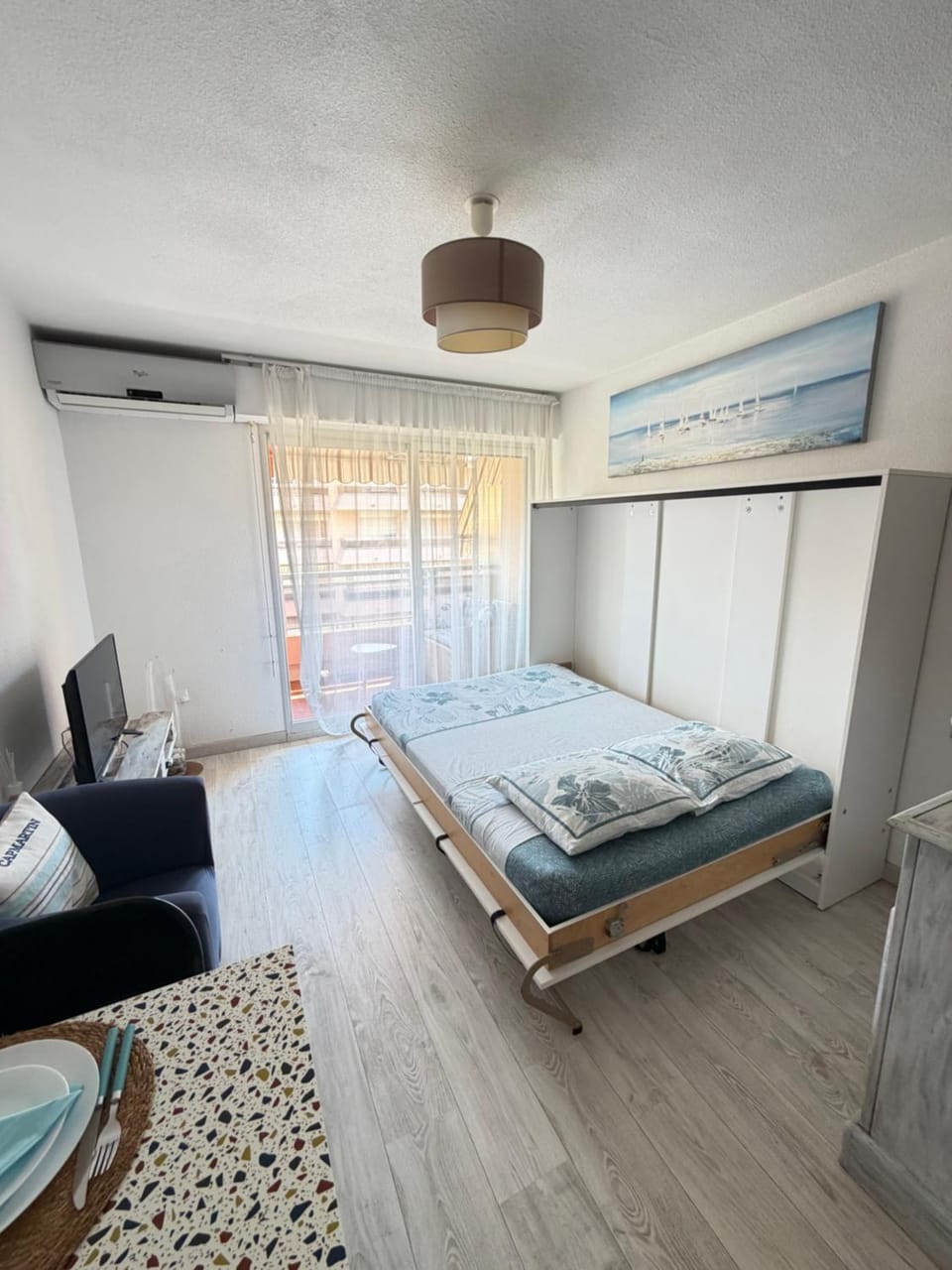 Bed, Photo of the whole room