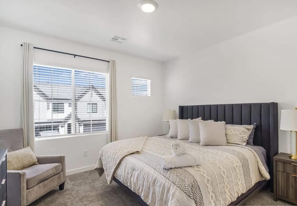 Long Valley Family Stay - Sleeps 14 Apartment in Washington