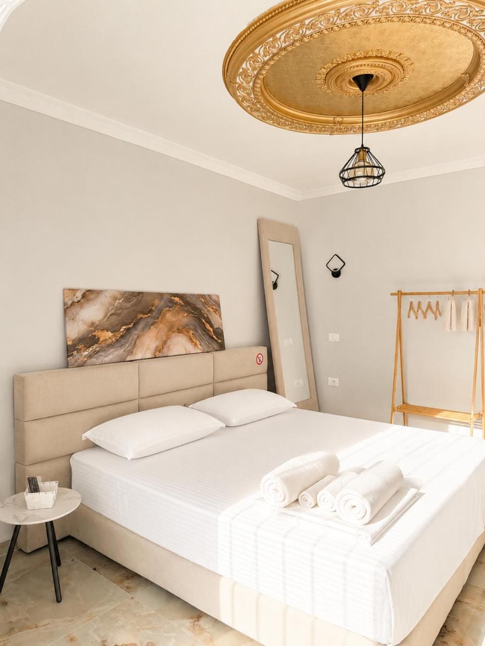 Premium 5-Rooms l 4 Bathrooms l Tirana Center Apartment in Tirana