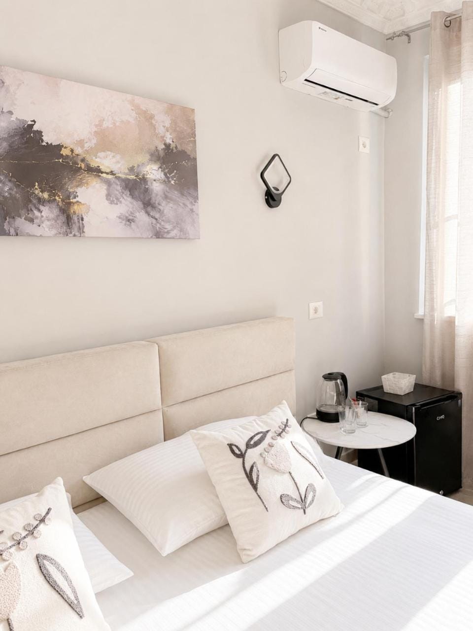 Premium 5-Rooms l 4 Bathrooms l Tirana Center Apartment in Tirana
