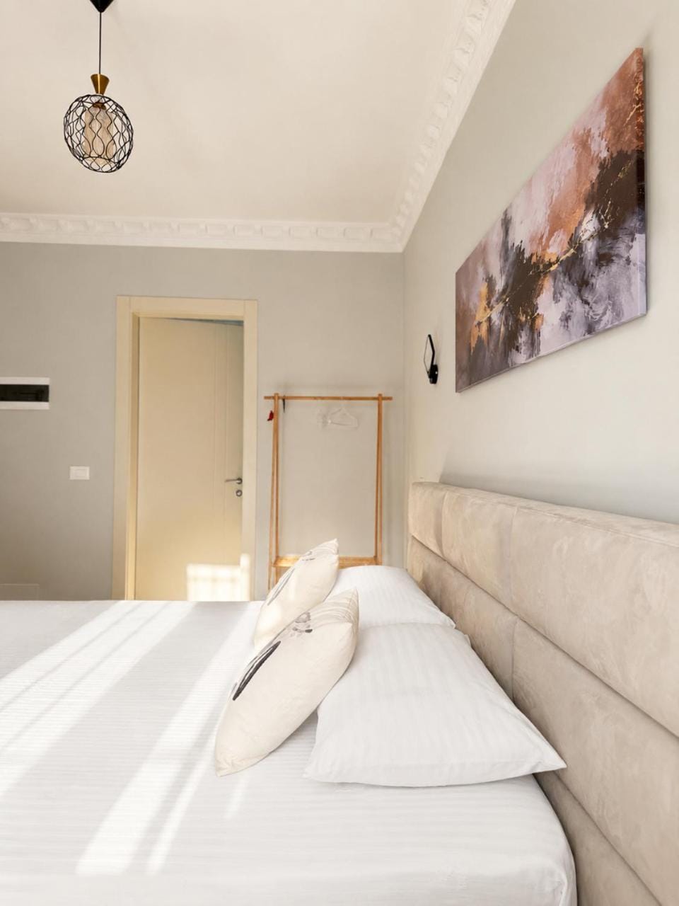 Premium 5-Rooms l 4 Bathrooms l Tirana Center Apartment in Tirana