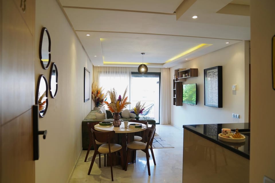 Living room, Dining area