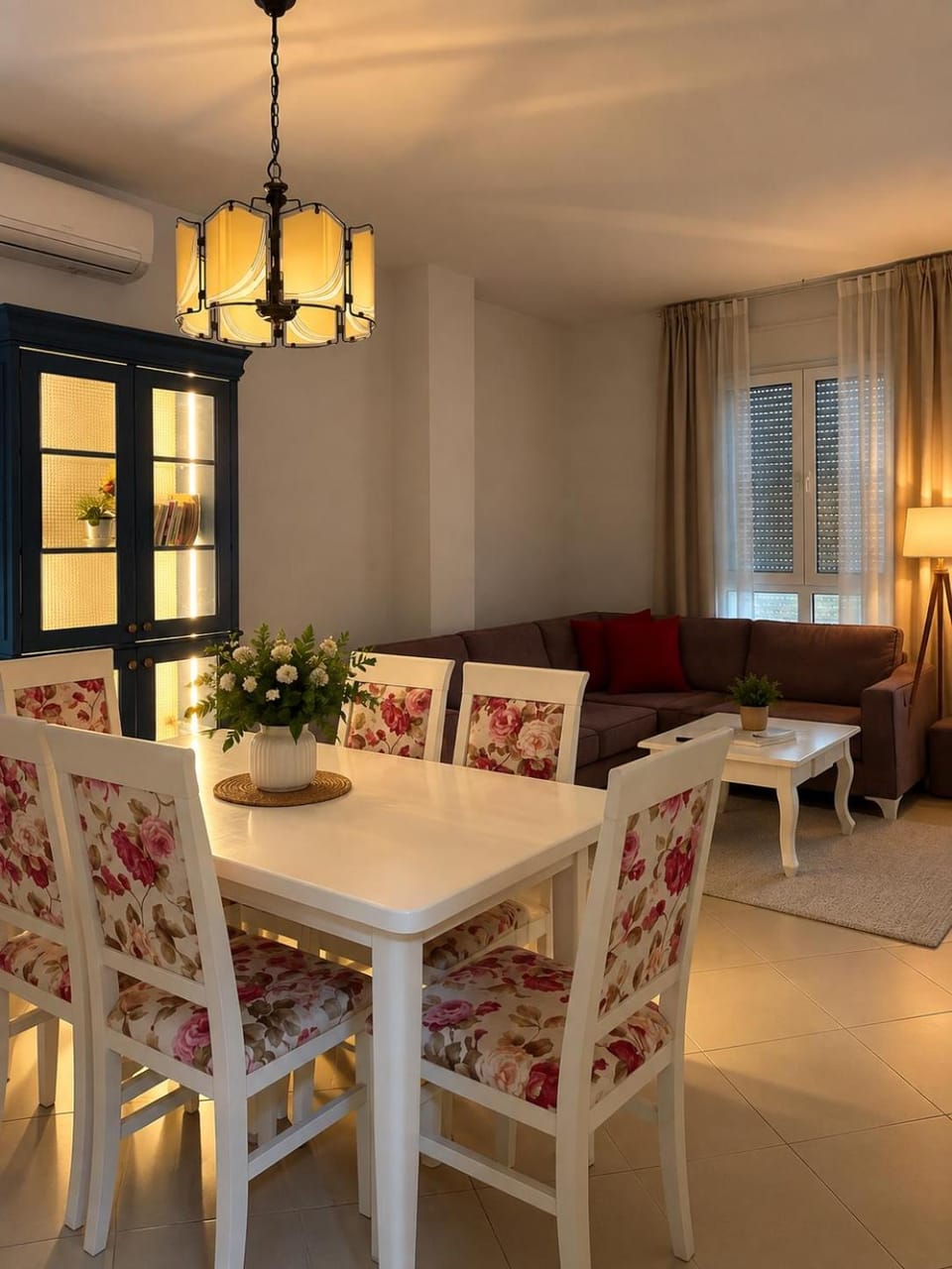 Seating area, Dining area