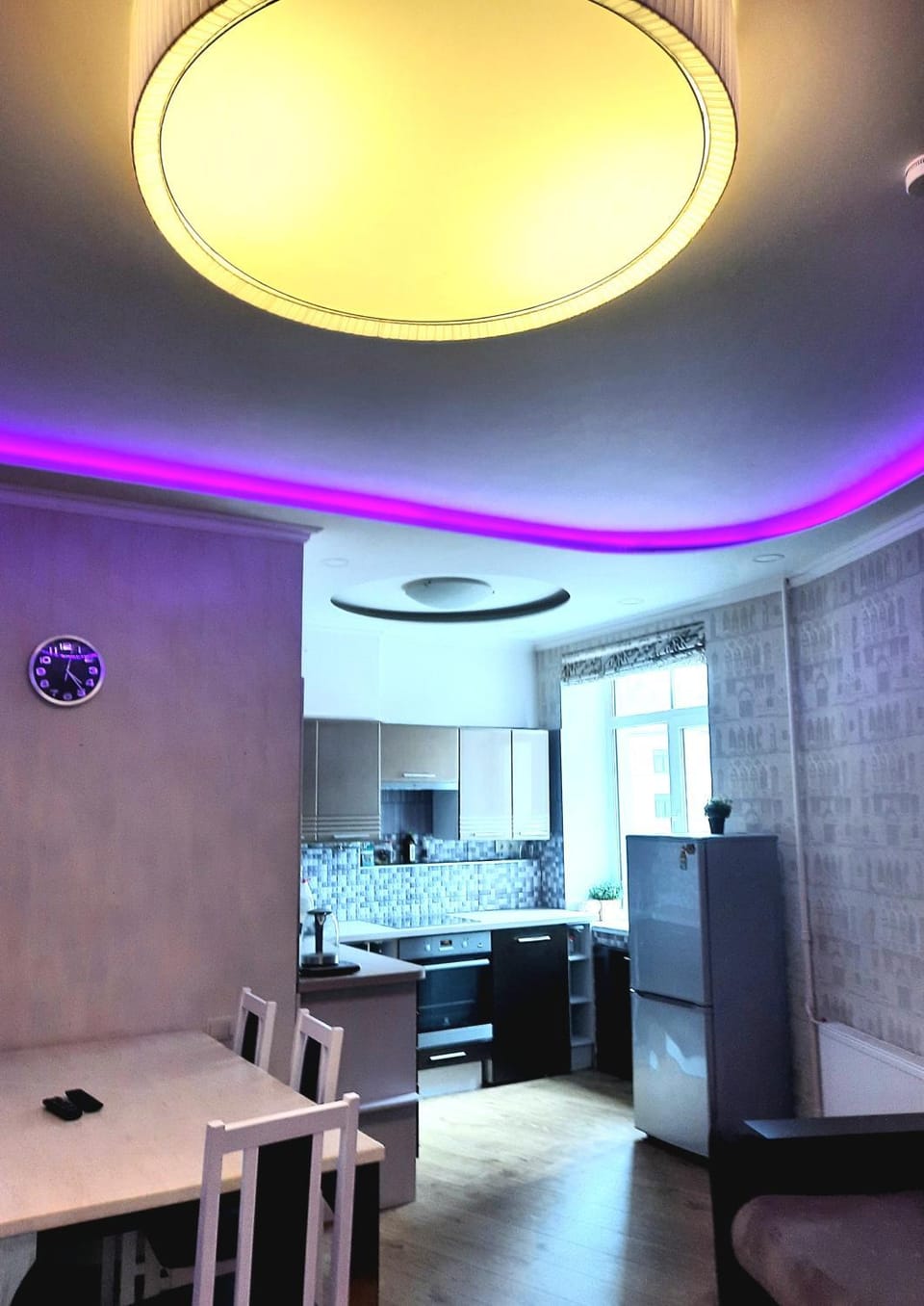 TV and multimedia, Kitchen or kitchenette, Living room, Seating area, Dining area