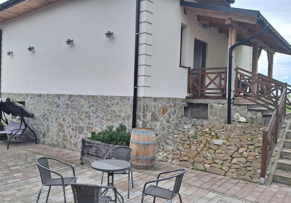 Property building, Patio, Balcony/Terrace, Balcony/Terrace