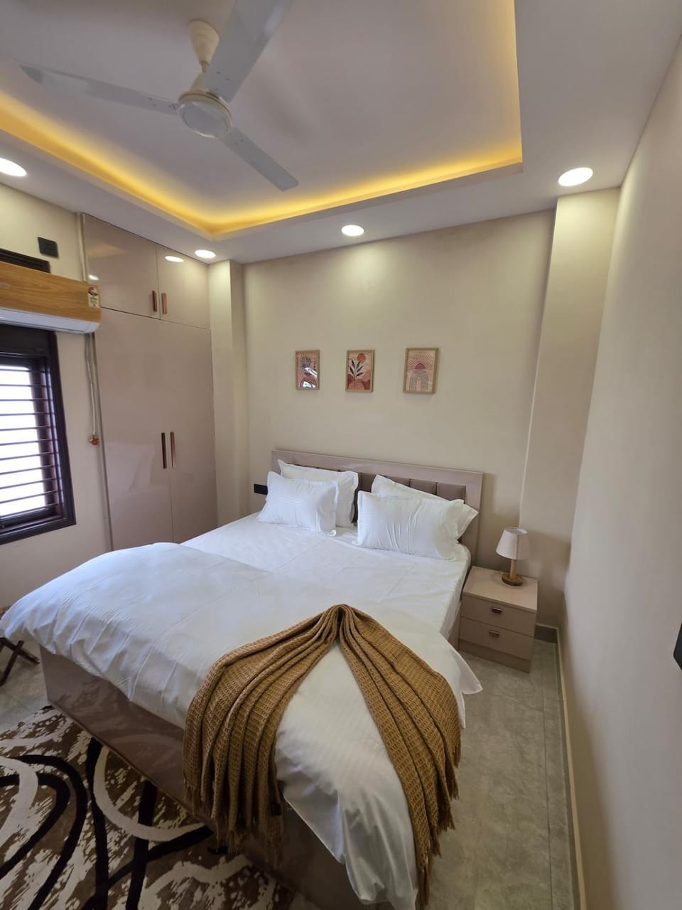 Skyline Luxe with Rooftop,Premium Luxury 1-Bedroom Apartment Near Golf Course Road, Gurugram ,Stylish & Cozy Urban Retreat Apartment in Gurugram