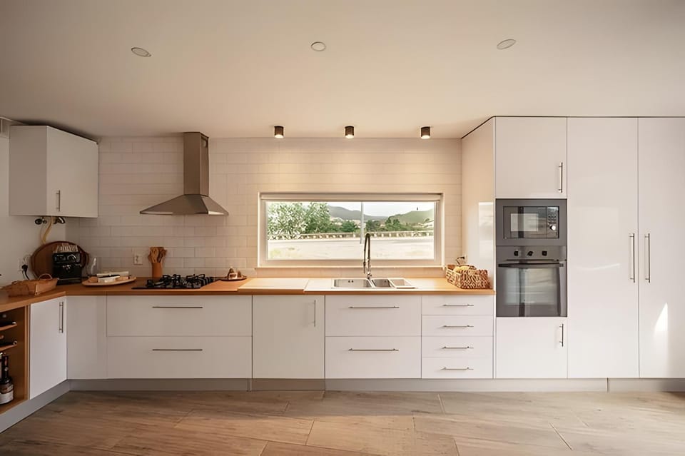 Kitchen or kitchenette, Living room