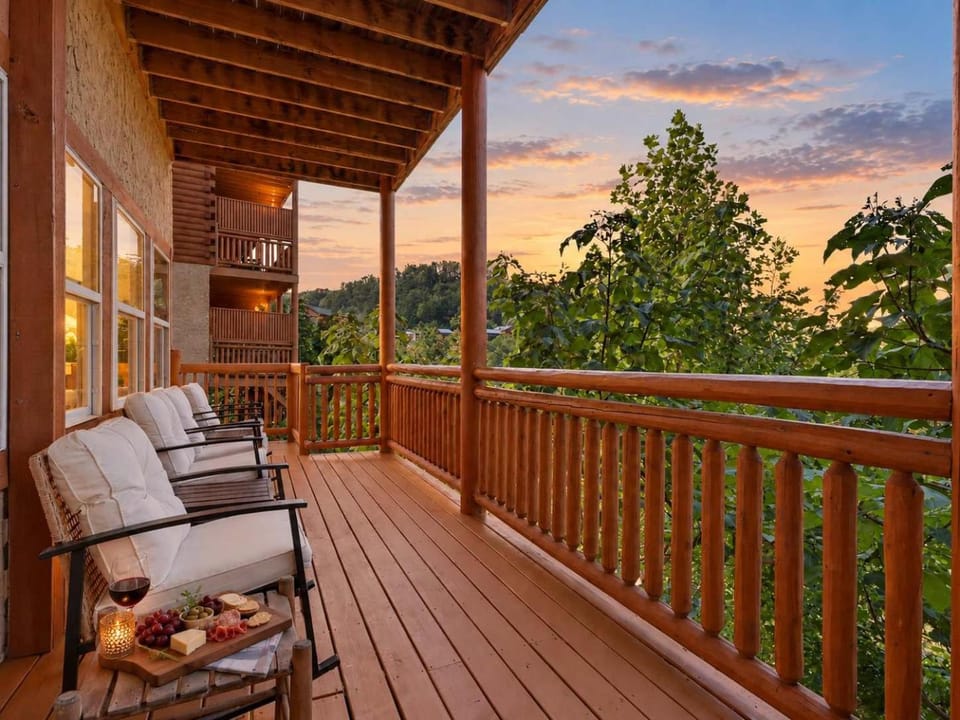 Sleeps 20 - Private Pool - Hot Tub - Game Room House in Sevier County