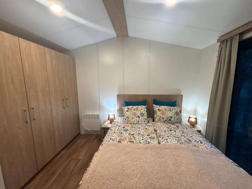 Bed, Bedroom, wardrobe