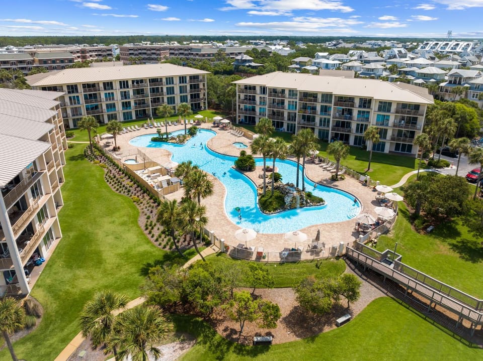 Property building, Bird's eye view, Swimming pool
