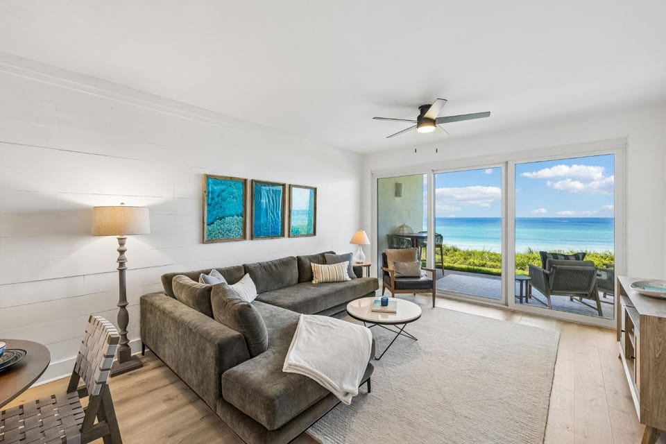 Patio, View (from property/room), Living room, Sea view, Family