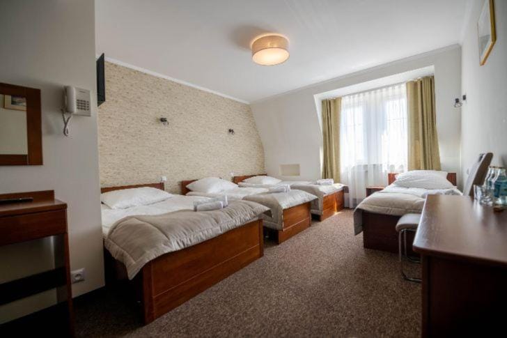 Bed, Photo of the whole room, Family