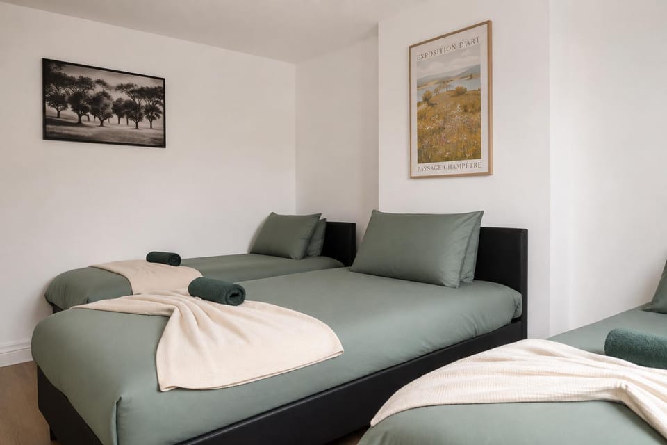 Bed, Photo of the whole room, Bedroom, cot, hair dryier, heating, heating, internet, internet