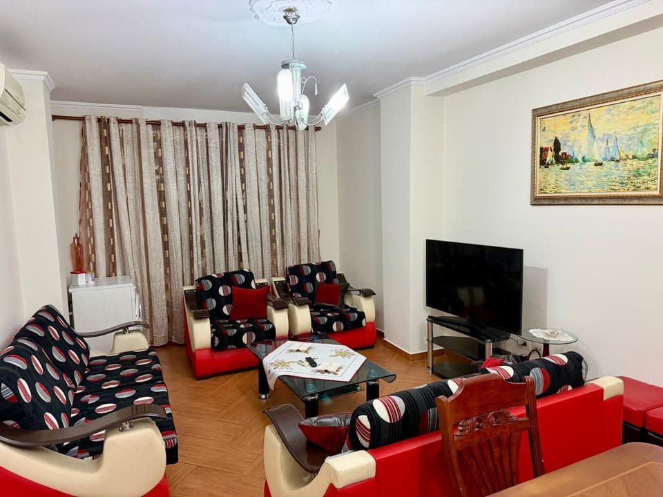TV and multimedia, Living room, Seating area, Evening entertainment