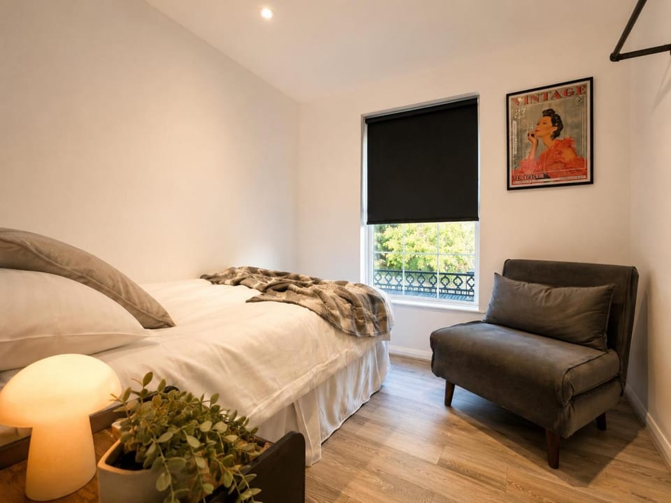 ST4 - Ensuite room, Parking, shared kitchen, WIFI Vacation rental in Canterbury