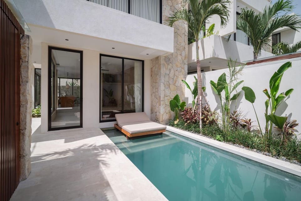 Swimming pool, sunbed