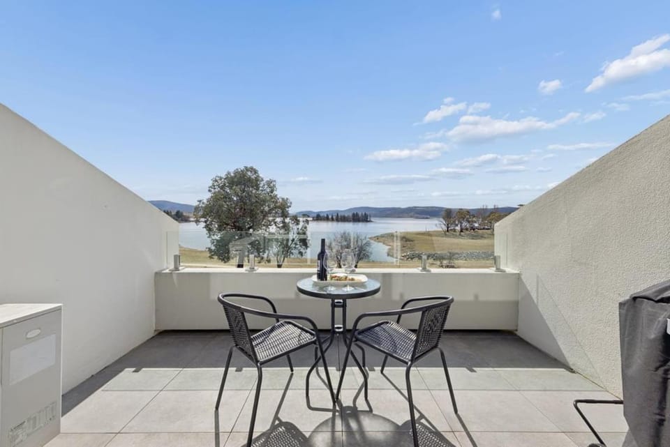Patio, Dining area, Lake view, Mountain view