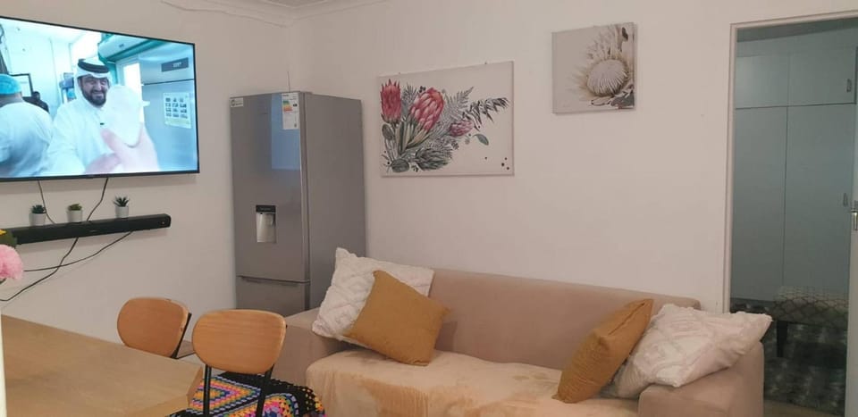 Communal lounge/ TV room, TV and multimedia, Living room, Decorative detail