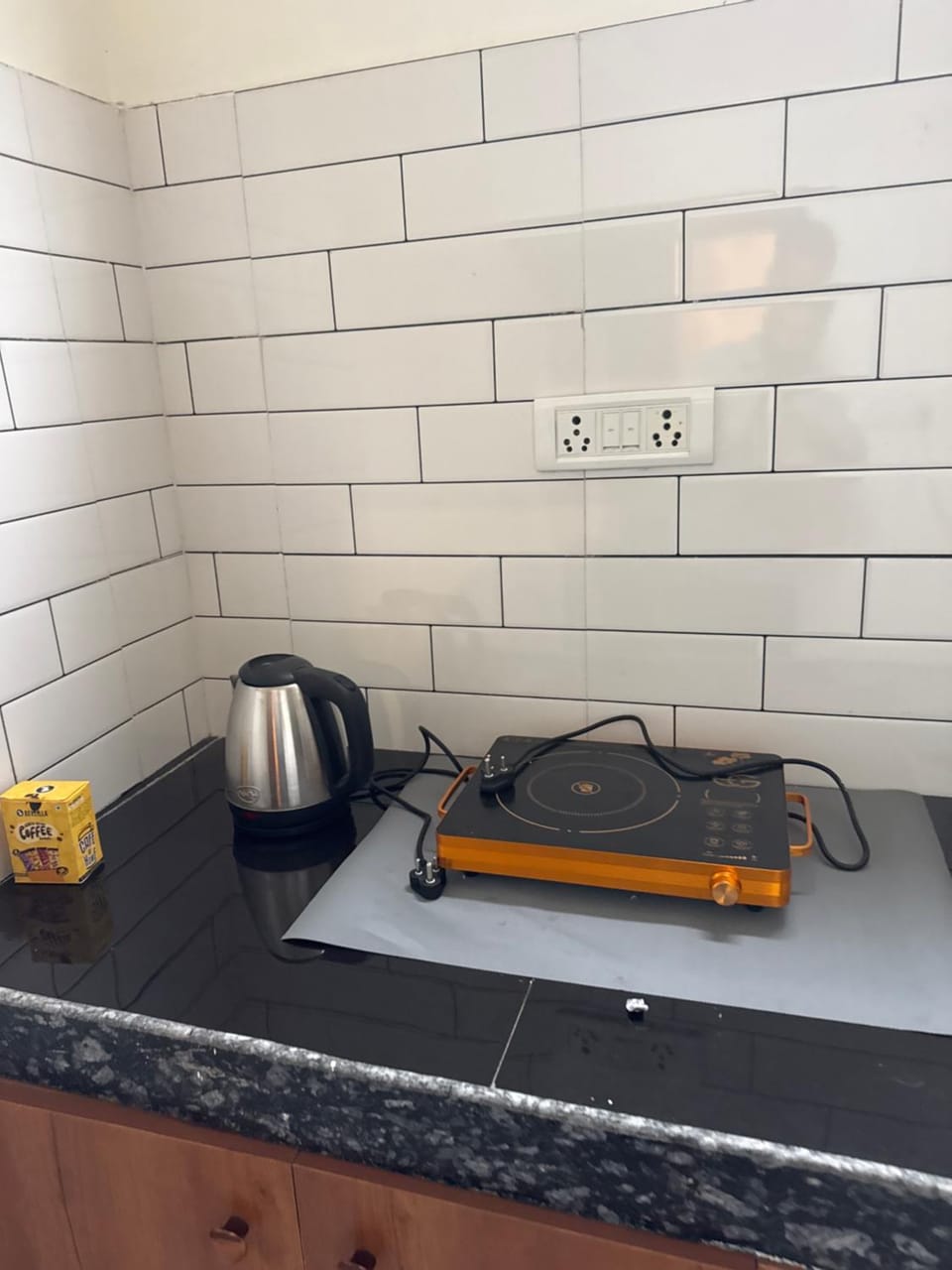 Coffee/tea facilities, Kitchen or kitchenette, stove, toaster