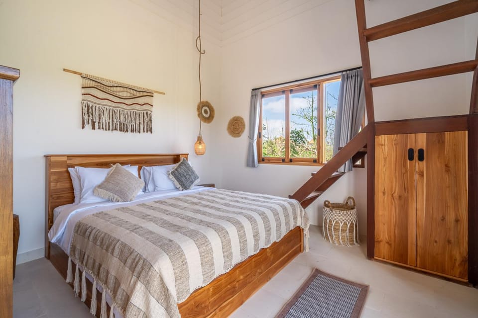 Entire Bougenville Garden Pool and Terrace Villa Bed and Breakfast in Bali