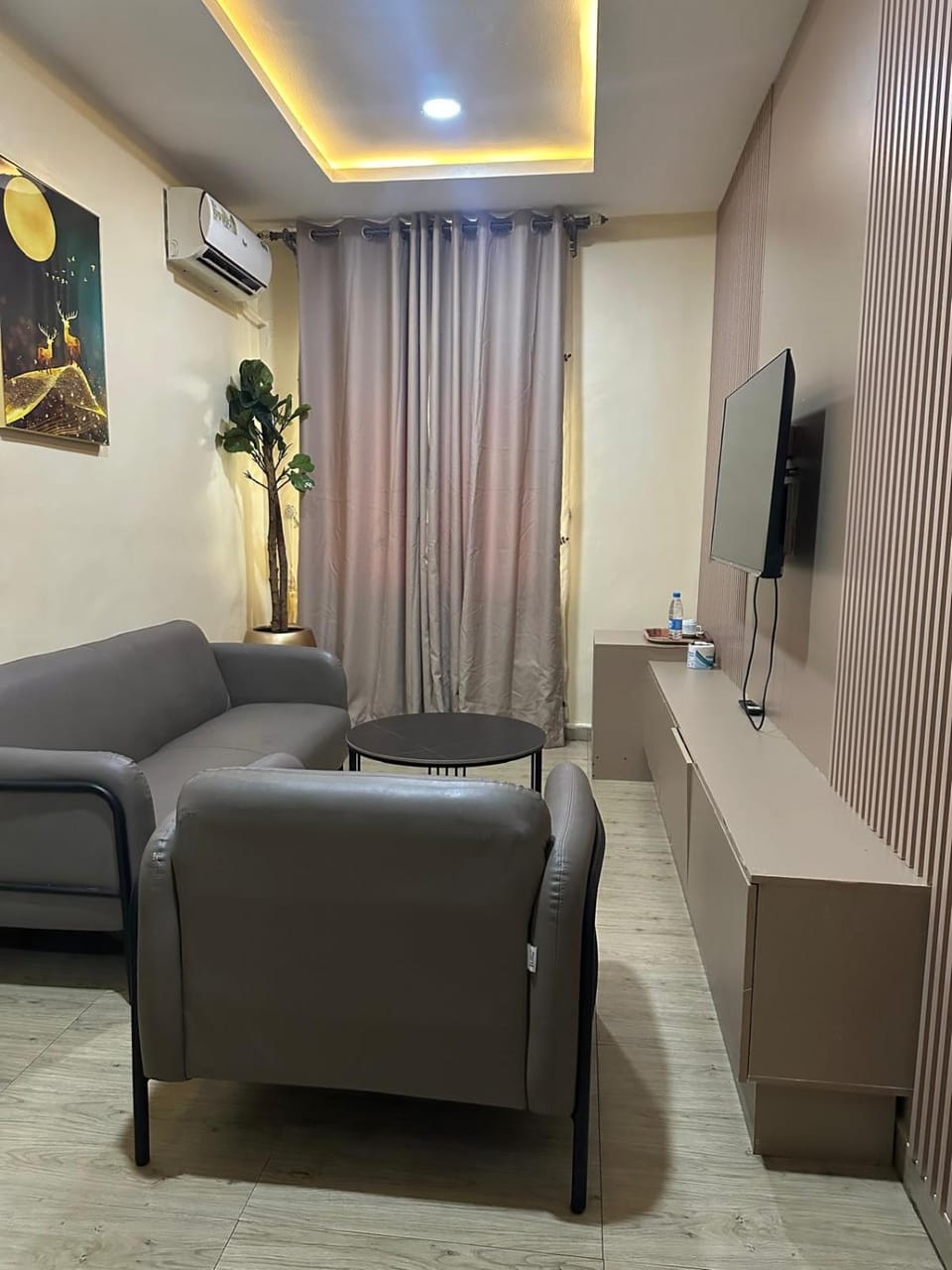Property building, Restaurant/places to eat, Communal lounge/ TV room, TV and multimedia, Living room, Seating area, Evening entertainment, Swimming pool, Breakfast, air conditioner
