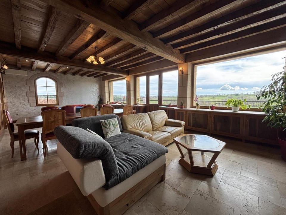Gîte rustique, piscine - 5 pers. - FR-1-489-650 Apartment in Auvergne-Rhône-Alpes