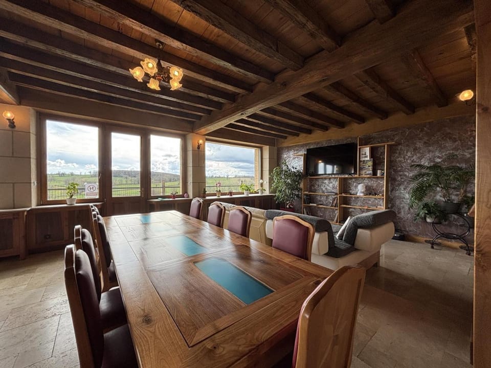 Gîte rustique, piscine - 5 pers. - FR-1-489-650 Apartment in Auvergne-Rhône-Alpes
