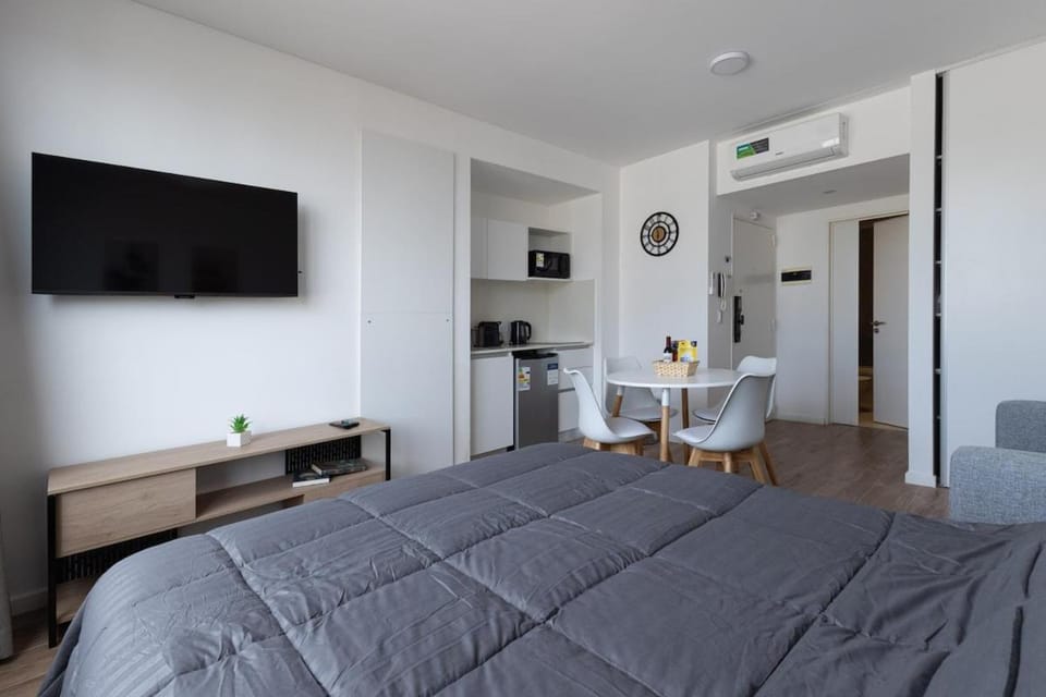 Bed, Living room, Photo of the whole room, Seating area, Dining area, Bedroom, air conditioner