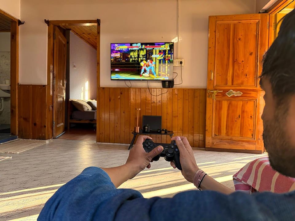 Communal lounge/ TV room, Game Room, TV and multimedia, Living room, Evening entertainment, group of guests