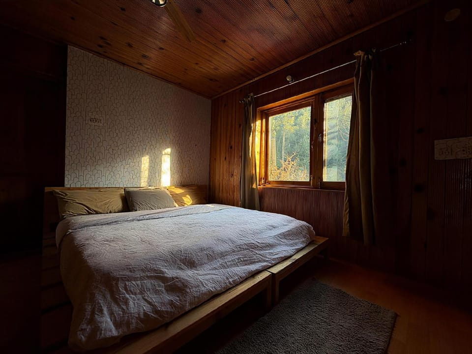 Bed, Natural landscape, Photo of the whole room, Bedroom, Garden view, Mountain view, Mountain view