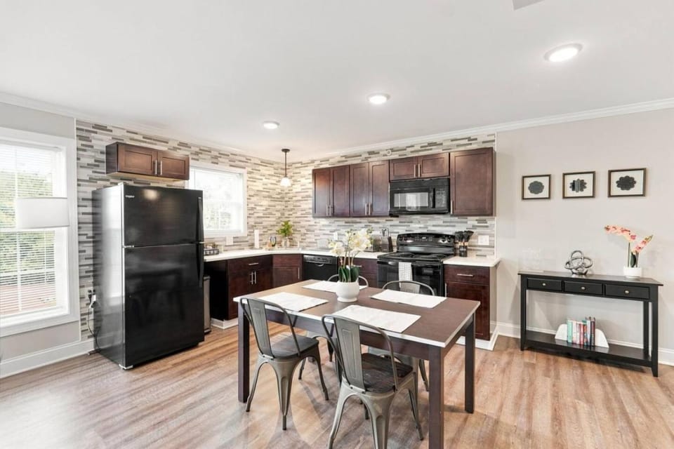 Spacious Modern 4BR 4BA First-Floor Accessible Apartment in Amherst