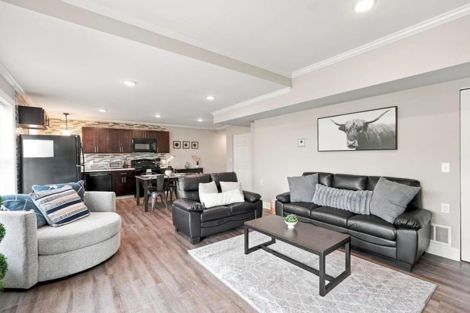 Spacious Modern 4BR 4BA First-Floor Accessible Apartment in Amherst