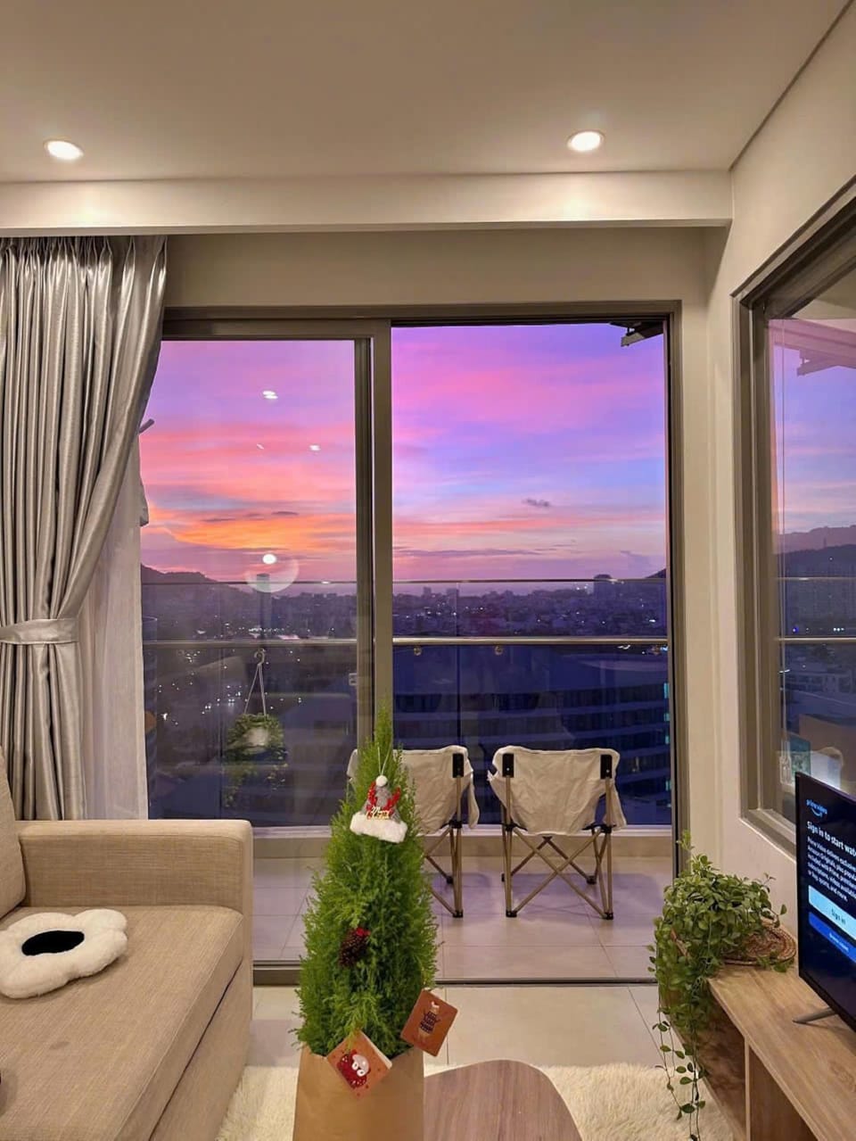 Communal lounge/ TV room, Natural landscape, TV and multimedia, View (from property/room), Balcony/Terrace, Living room, Seating area, Evening entertainment, Mountain view, Sunrise, Sunset