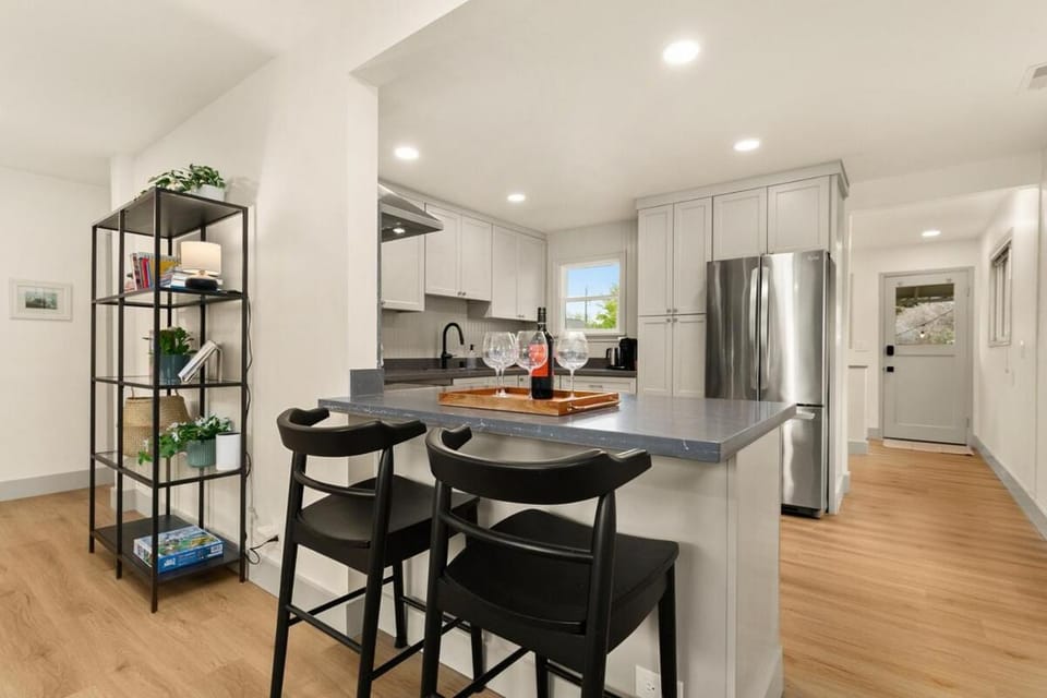Walkable and Family friendly home, EV Charger & AC House in Ballard