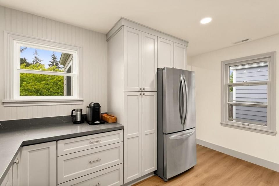 Walkable and Family friendly home, EV Charger & AC House in Ballard