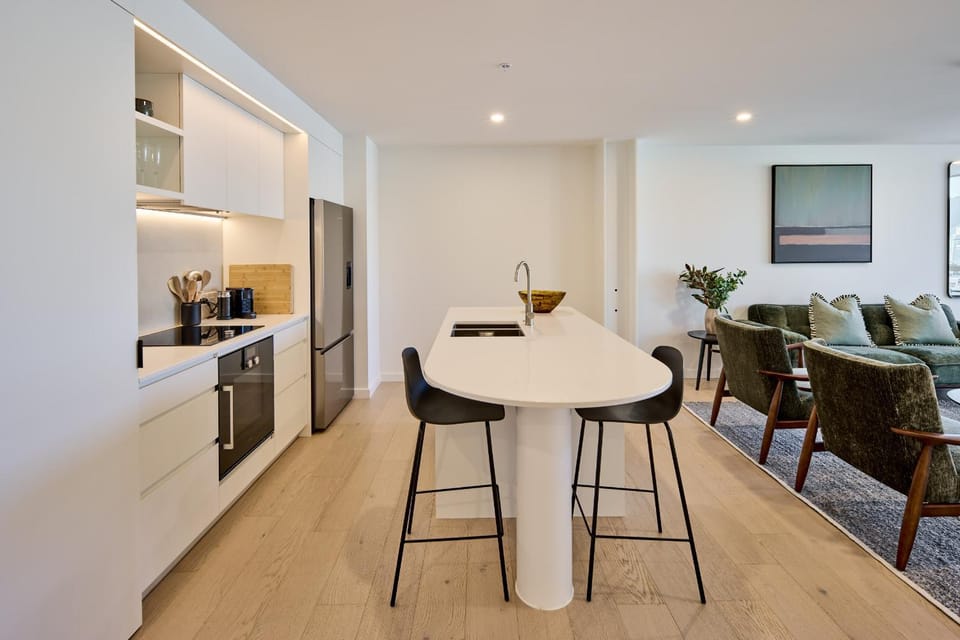 Central Te Aro 2BR with Balcony & City Views Apartment in Wellington