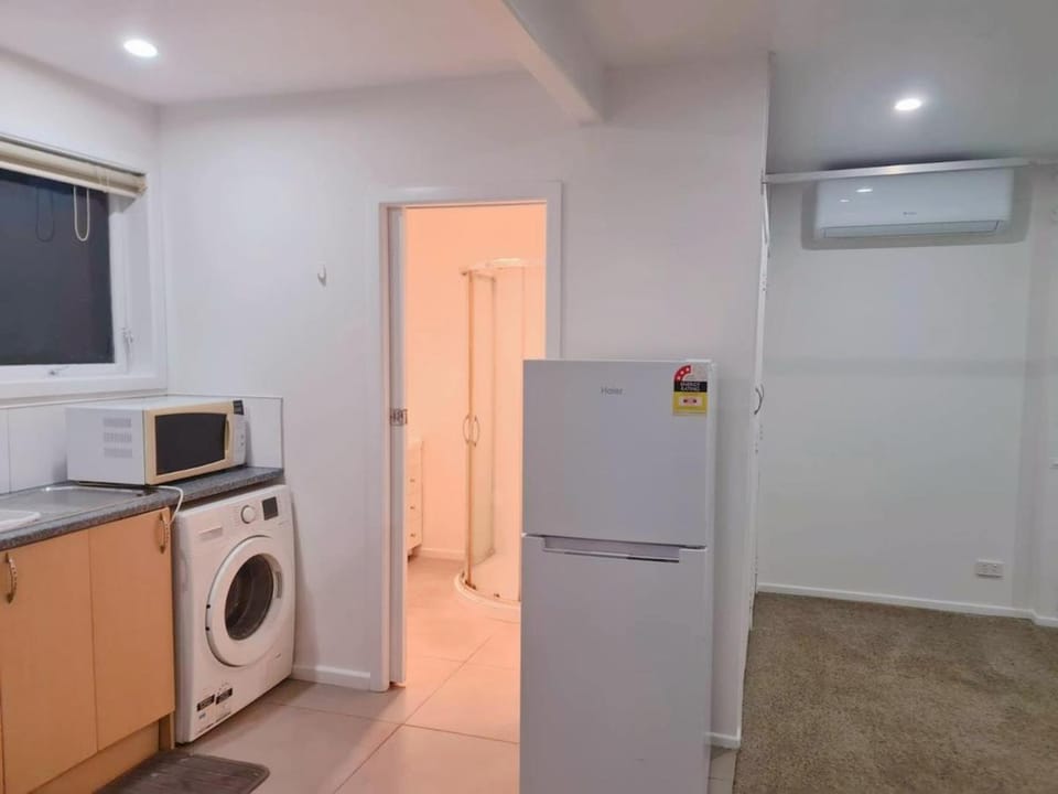 Private Studio with Ensuite & Own Entrance House in Auckland